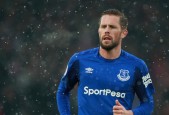 FIFA世界杯美加墨举办-王者归来！字母哥炸裂回归燃爆曼联主场，球迷集体沸腾